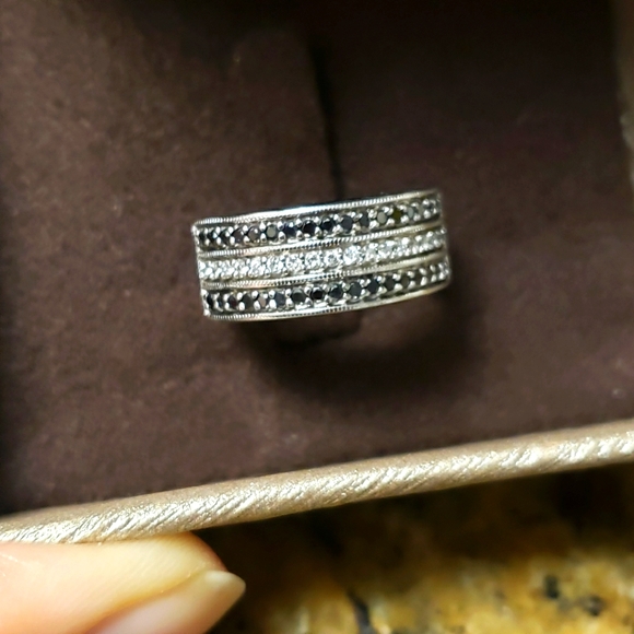 Zales 10k gold 1/2 ct diamond band - Picture 4 of 6
